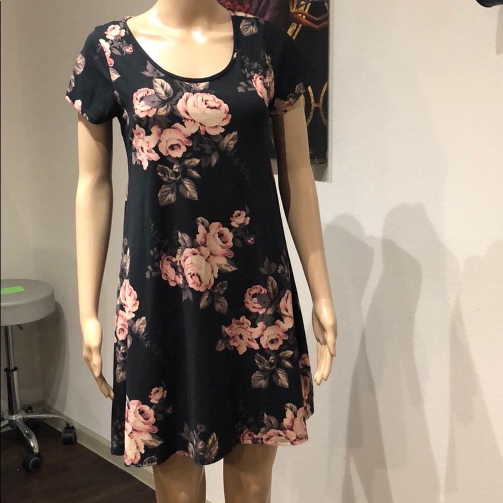 Small French Atmosphere flowered dress